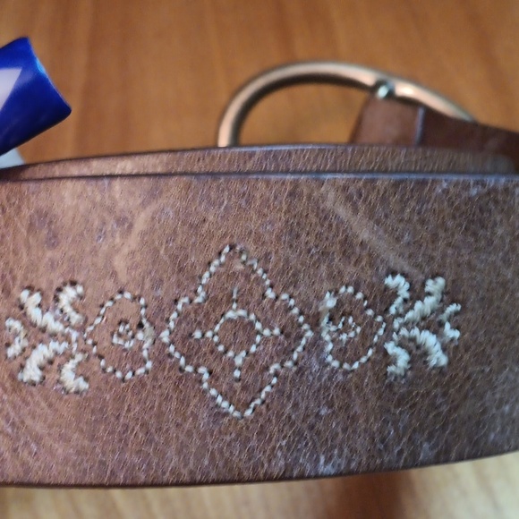 Banana Republic Leather Belt with Gold Buckle Extra Small - Picture 3 of 8